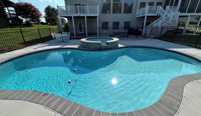 Lakefront. inground pool/spa, roomy, over 6.5K, 8 bedrooms, 5 full, 2 1/2 baths