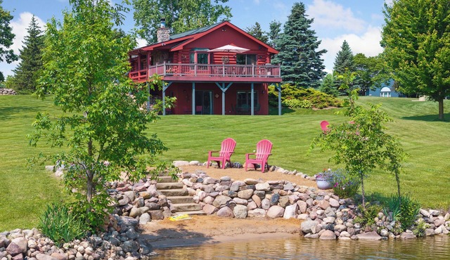 Lakefront Irish Hills Home ~ Sleeps 10 ~ Sandy Beach ~ Near MIS Speedway