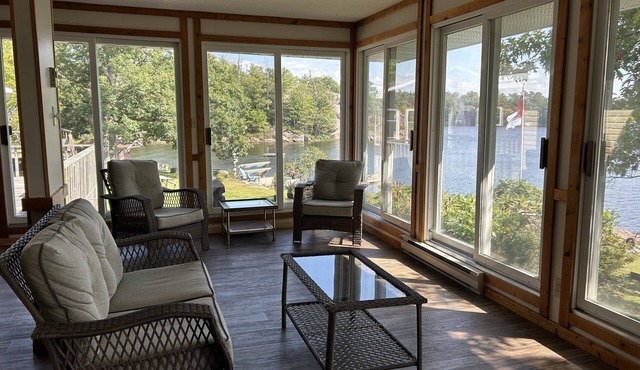 Lakefront Island Cottage, on Georgian Bay in Beautiful Honey Harbour