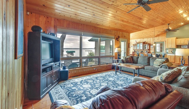 Lakefront Isle Escape w/Dock + Fire Pit!