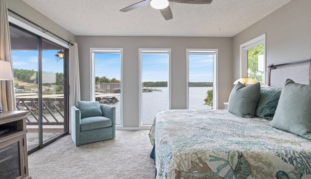 Lakefront - King Bed - No Stairs - Salt Water Pool - Putting Green - Views