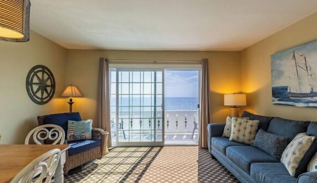 Lakefront King with full kitchen