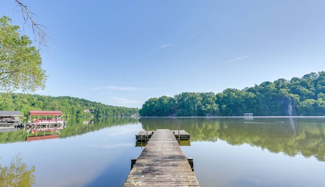 Lakefront Kingsport Home w/Private Hot Tub!