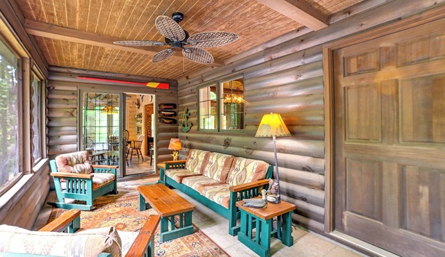 Lakefront Kuttawa Cabin w/Private Dock & Hot Tub!