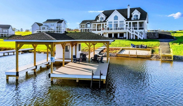Lakefront Lake Anna, Boat Dock, Deck Views