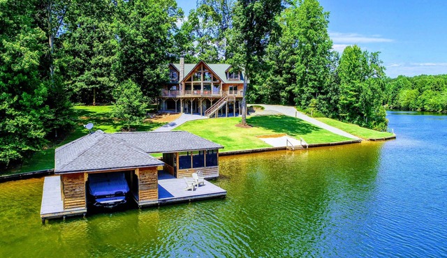 Lakefront Lake Anna Log Cabin, Views, Dock, Deck