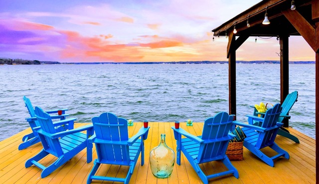 Lakefront Lake Anna Views, Dock, Hot Tub, Firepit