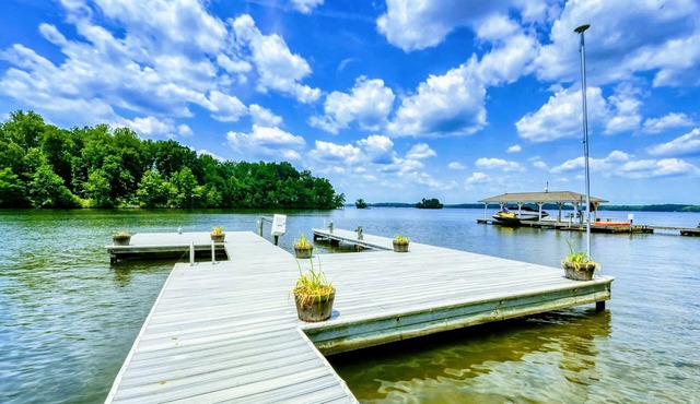 Lakefront Lake Anna Views, Dock, Beach, Firepit
