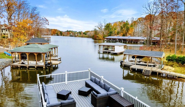 Lakefront Lake Anna with Cove, Dock, Deck, Hot Tub