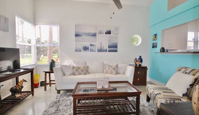 Lakefront - Lake Davis Art Deco Cottage