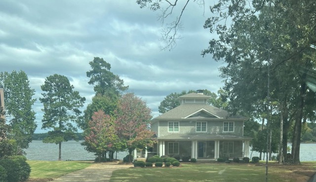 Lakefront Lake Oconee Retreat ~ 5BR/4.5BA ~ MASTERS WEEK ONLY
