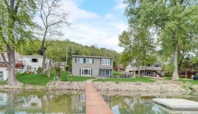 Lakefront Lake Wisconsin Home/Okee Bay