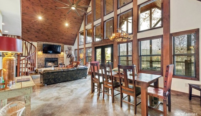 Lakefront, Lakeviews Cedar Cabin- Rope Swing Cove