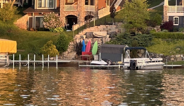 Lakefront Large Executive Home - Summer, Fall, Winter and Spring Glorious Views!