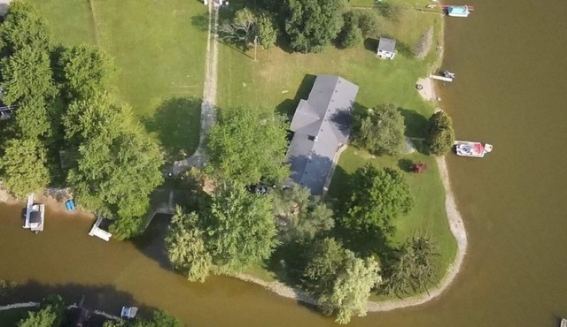 Lakefront Large Home Sleeps 18