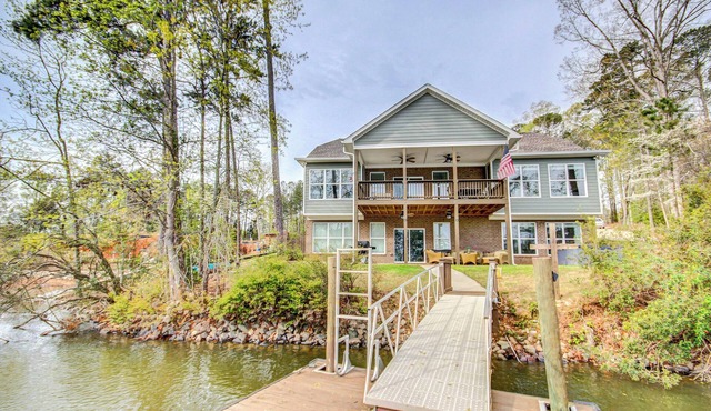 Lakefront Leesville Retreat w/Private Dock!