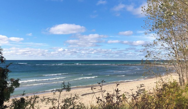 Lakefront Leisurely Hideaway - Private and Peaceful
