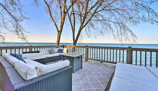 Lakefront Lexington Escape Steps to Beach!