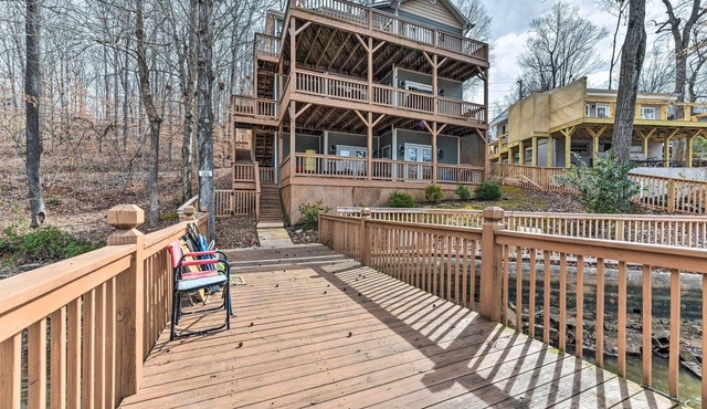 Lakefront Lexington House w/Spacious Deck!