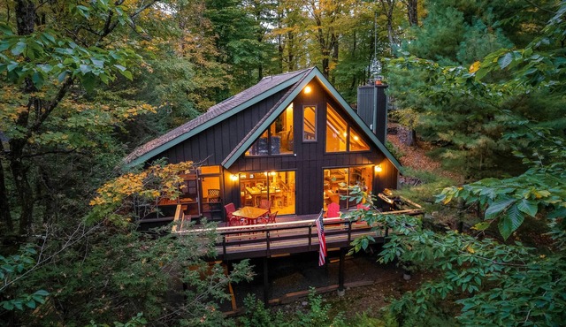 Lakefront Life — Hot Tub, Motorboat, Fire Pit, Ski & Golf