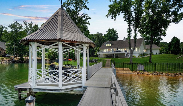 Lakefront Living by SoCharm | Family Friendly Fun