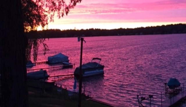 Lakefront Living Room: Sandy Beach Cottage - Sleeps 8
