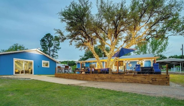 Lakefront Living with Pickleball, Basketball, Hot Tub & Lake activities