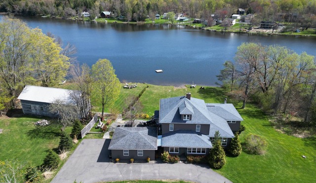 Lakefront Lodge 4 miles from Elk Mountain, Hot Tub, Fire Pit, Fishing, Sleeps 20