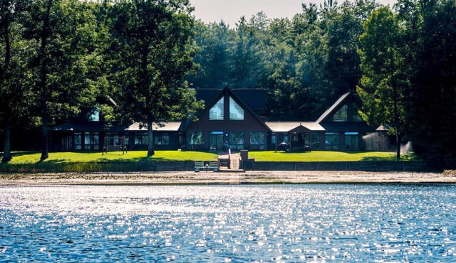 Lakefront Lodge Africa Wing