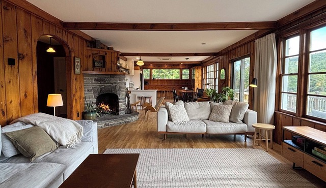 Lakefront lodge in Narrowsburg, NY cozy fireside spots canoeing sledding