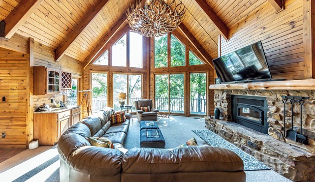 Lakefront Lodge on at Lake of Egypt Sleeps 14 MAX