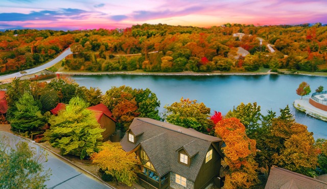 Lakefront Lodge | Pools, Golf, Views, Branson, SDC
