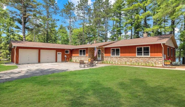 Lakefront Lodge-Private Dock-Swimming-Game Room