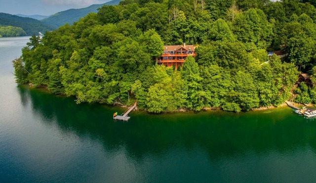 Lakefront lodge--stunning views, private dock, kayaks, fire pit, pet friendly