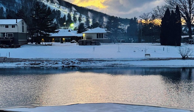LakeFront Lodge