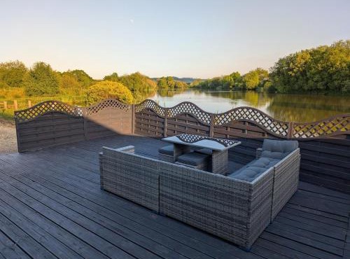 Lakefront Lodge with Hot Tub - Muscovy Lodge
