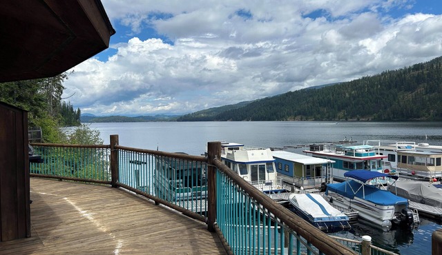 Lakefront Lodging at a Marina in Beautiful Cavanaugh Bay on Priest Lake