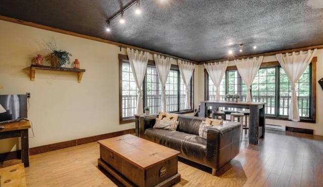 Lakefront Loft 3,Retreat | Fireplace, Hot Tub & Paddleboards | Sleeps 4