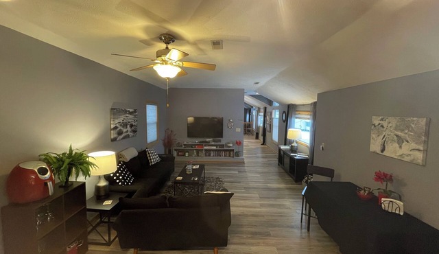 LAKEFRONT LOFT-PERFECT COUPLES GETAWAY-rent 2 get 3rd free-until April 1- ask!