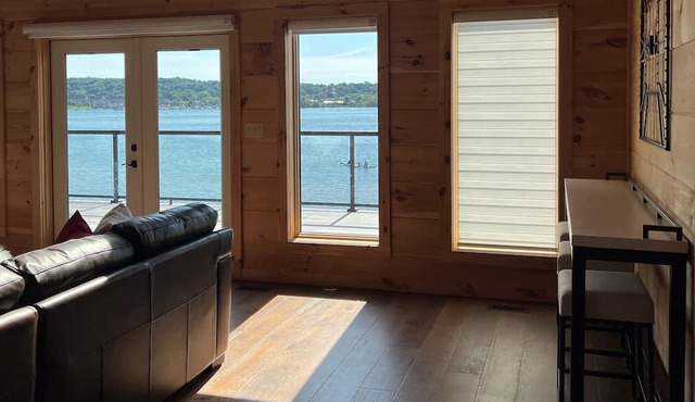 Lakefront log cabin on Georgian Bay