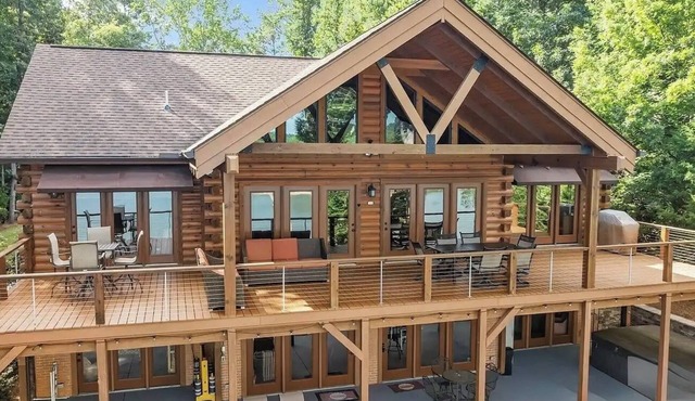 Lakefront Log Cabin - Hot Tub, Pickleball Ct, Fire Pits, 2-Story Dock, Game Room