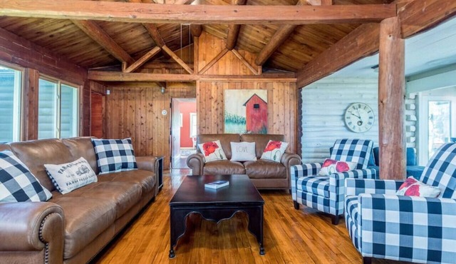 Lakefront Log Cabin Retreat