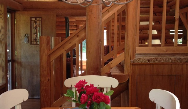 Lakefront Log-Cabin Retreat