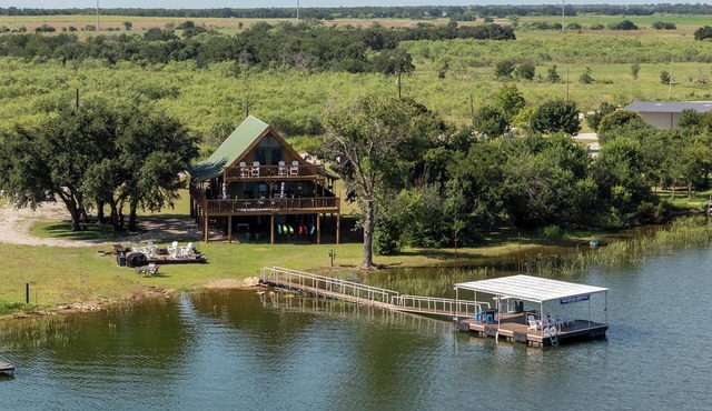 Lakefront log cabin w/private dock! Dog friendly!