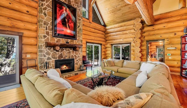 *Lakefront Log Home* 7BR Fire Pit Games Gym