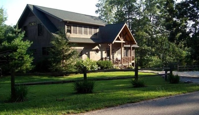 Lakefront Log Home on Spectacular Mountain Lake