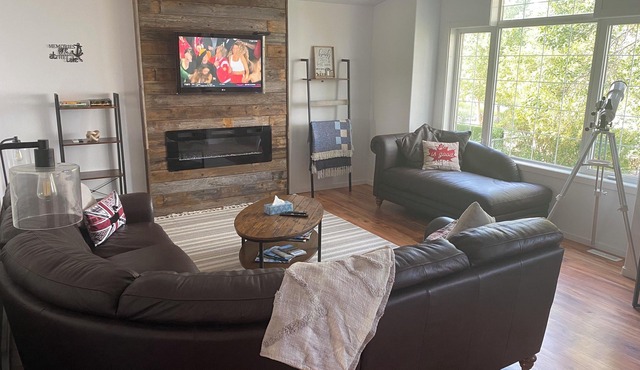 Lakefront Lookout with private beach, 3 beds and 2 bath perfect getaway!
