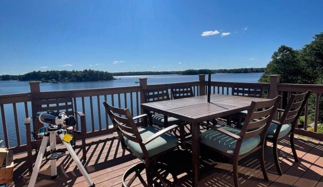 Lakefront Lookout on Sage Lake!