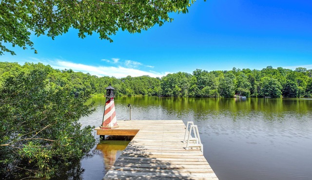 Lakefront Lusby Home w/Fire Pit: 3 Mi to Beach!