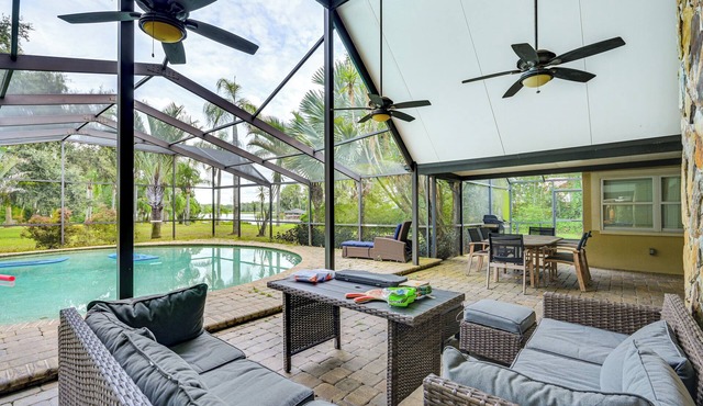 Lakefront Lutz Home w/Hot Tub: 15 Mi to Tampa